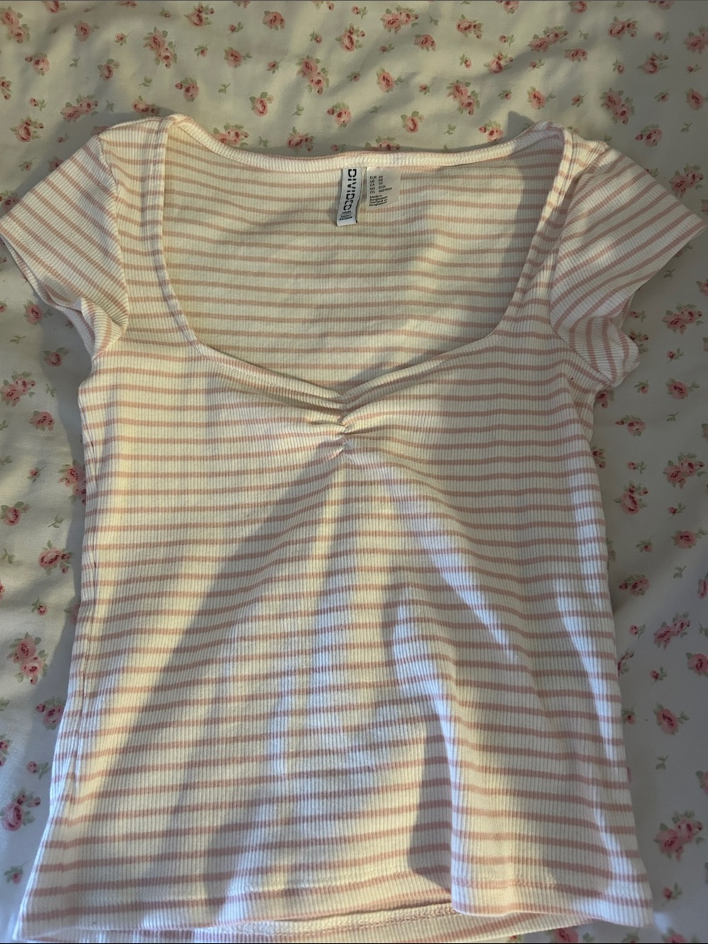 Stripped Low-cut Fitted T Shirt